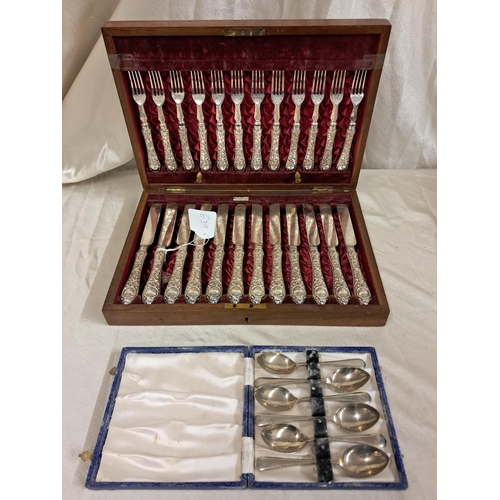 792 - Mahogany Cased Walker and Hall 24 Piece Silver Plated Fruit Service together with a Set of 6 Spoons