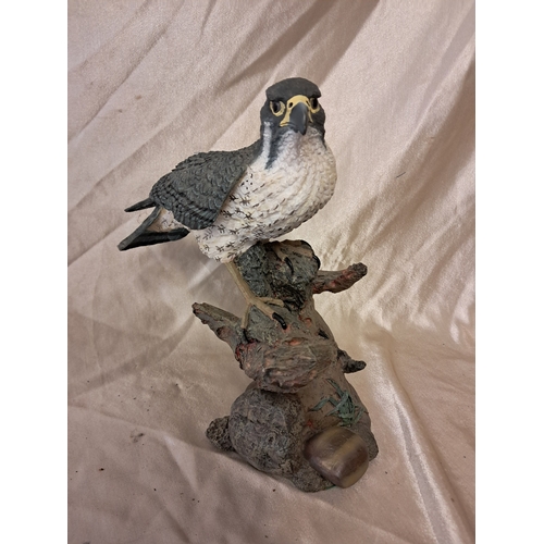 1276 - Statue of a Falcon - Resin (33cm Tall)