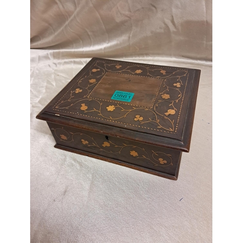 861 - 19th Century Killarney Wood Yew and Arbutus Trinket Box circa 1870 Inlaid with Shamrocks, Rose and T... 