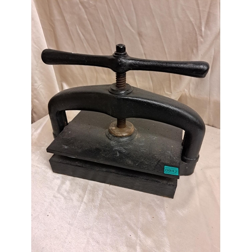 942 - Heavy 19th Century Cast Iron Book Press - working