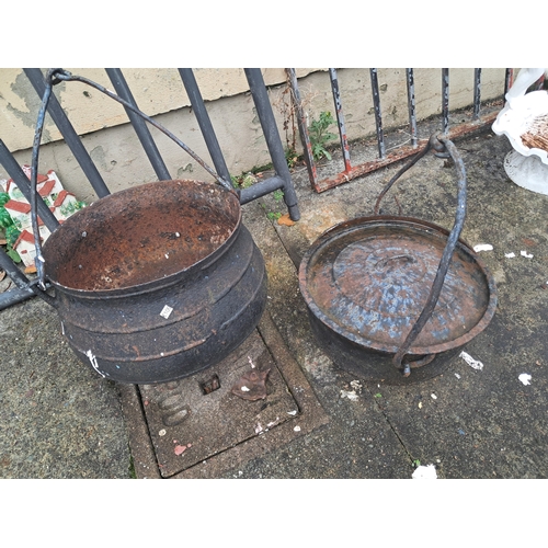 1069 - Victorian Skillet Pot and a Bastible Pot