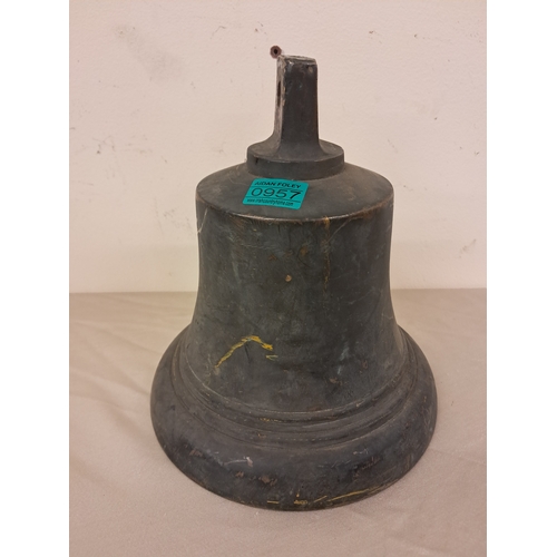 957 - 19th Century Bronze Bell (no clapper) 28cm Tall