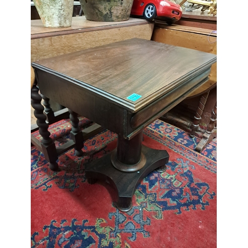 792 - Mahogany collector's Table with Lift Up Top