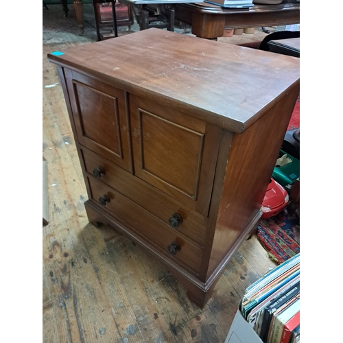 796 - Georgian Mahogany Commode Chest with Lift Up Top and Fitted Interior including Ceramic Bowl