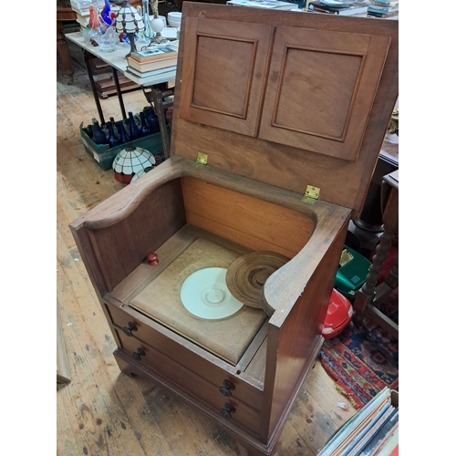 796 - Georgian Mahogany Commode Chest with Lift Up Top and Fitted Interior including Ceramic Bowl