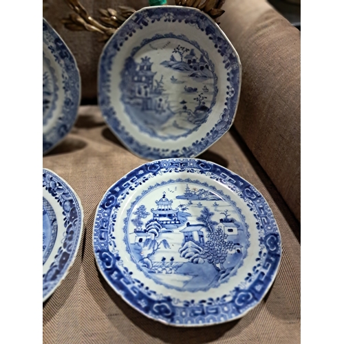 110 - Set of 4 Nankin Porcelain Plates - 19th Century (22cm Diameter)