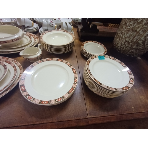 131 - Good Porcelain Dinner Service including 2 Sets of 3 Graduated Platters - Early 20th Century (40 Piec... 