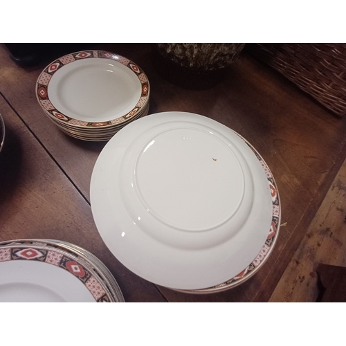131 - Good Porcelain Dinner Service including 2 Sets of 3 Graduated Platters - Early 20th Century (40 Piec... 