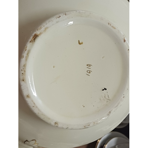 131 - Good Porcelain Dinner Service including 2 Sets of 3 Graduated Platters - Early 20th Century (40 Piec... 