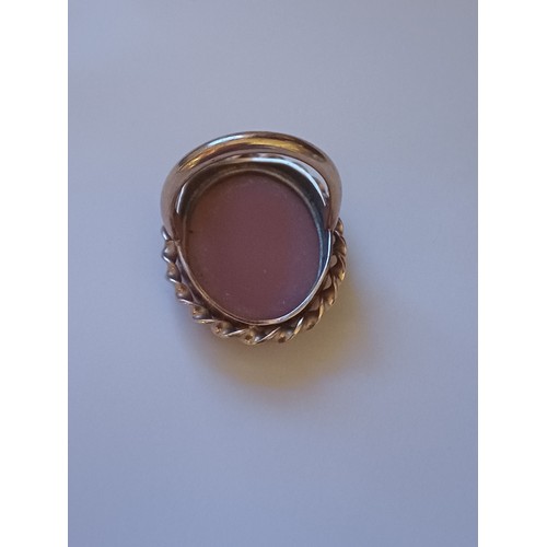 151 - 9 carat Gold Cameo Ring - Size Q