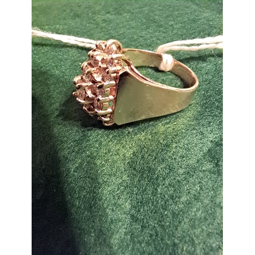 236 - 14 Carat Gold and Diamond Cluster Ring. Size P