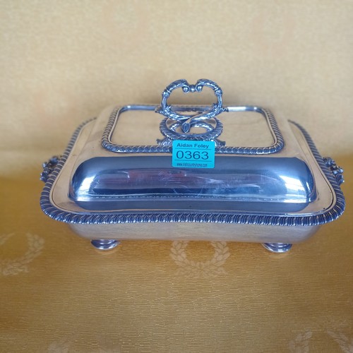 363 - Magnificent Solid Silver Entree Dish by William Bateman - London 1829 on a Silver Plated Warming Dis... 