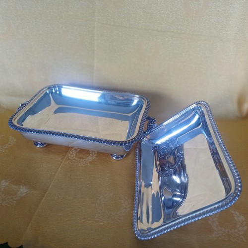 363 - Magnificent Solid Silver Entree Dish by William Bateman - London 1829 on a Silver Plated Warming Dis... 