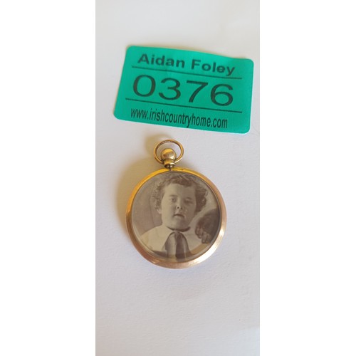376 - 9 Carat Gold Photo Frame Pendant