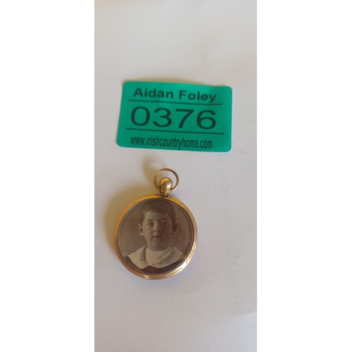 376 - 9 Carat Gold Photo Frame Pendant