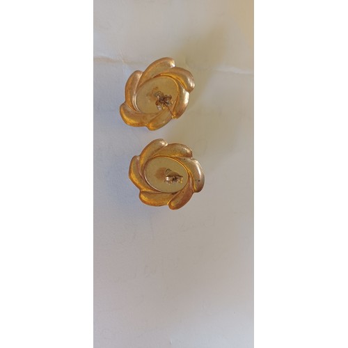 377 - Pair of Gold and Pearl Earrings (9 Carat can't see a mark)