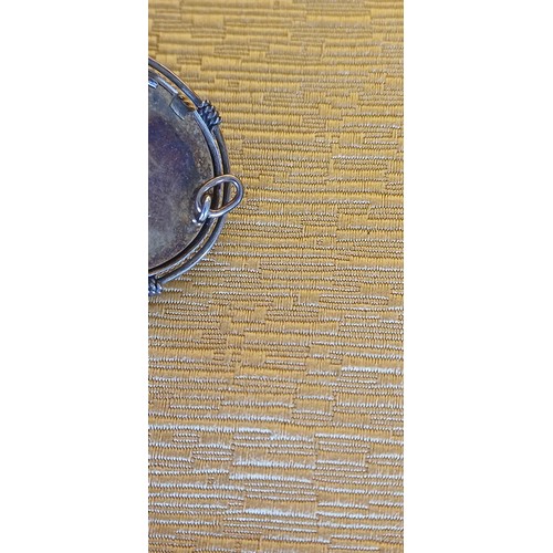 380 - 9 Carat Gold Pendant / Brooch