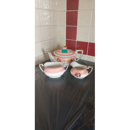 390 - 3 Piece Tea Set 