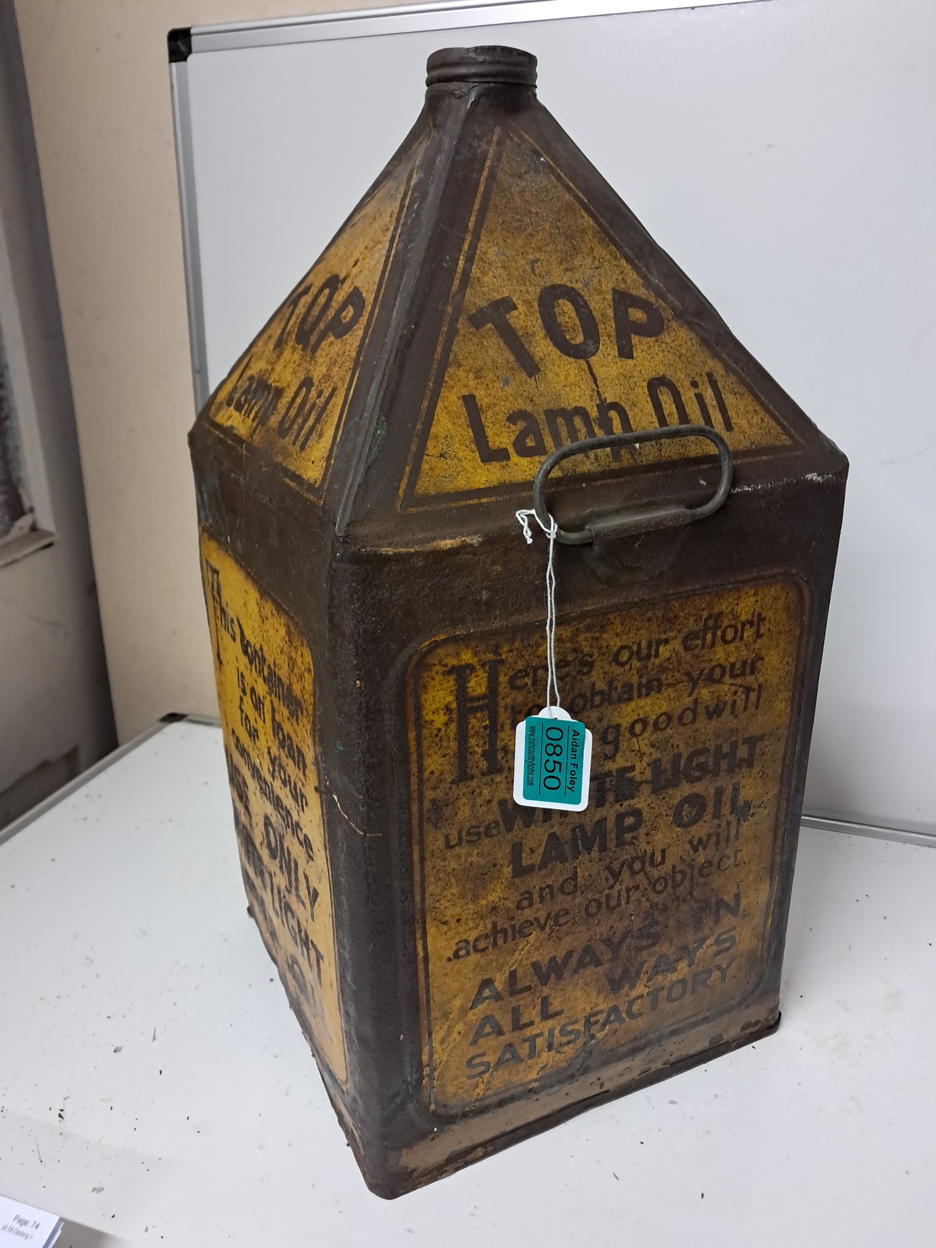 Lamp Top Oil Metal Can of Pyramid Form (51cm Tall)