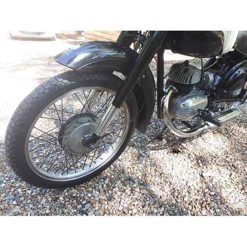 85 - A 1959 Moto Parilla 125 Super Sport, Italian registered, frame number 811859, dark green/white. This... 