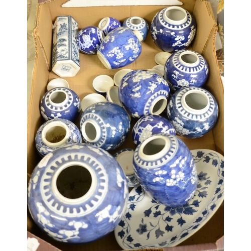 582 - Assorted blue and white porcelain ginger jars and covers, the largest 16 cm high, and other ceramics... 