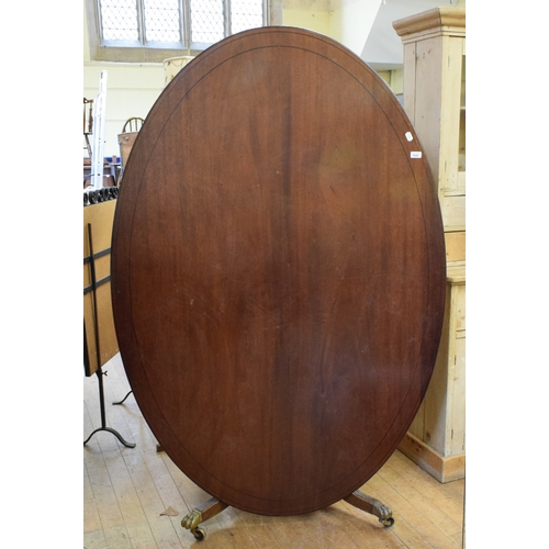 1045 - A mahogany oval dining table, on splayed legs, 177 cm wide