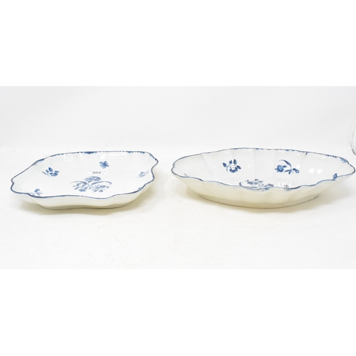 564 - An 18th century Worcester porcelain Gilly flower pattern dish, of shaped oval form, 27 cm wide, and ... 