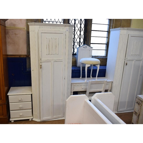 1143 - Assorted white painted bedroom furniture and a bookcase, in the form of a boat hull (qty)