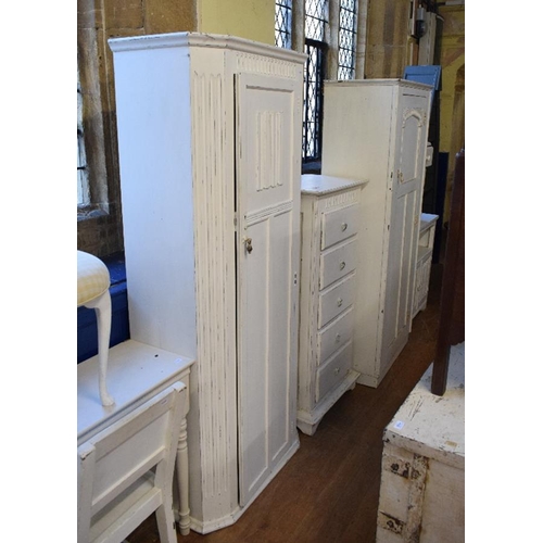 1143 - Assorted white painted bedroom furniture and a bookcase, in the form of a boat hull (qty)