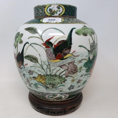300 - A pair of Chinese famille verte ginger jars and covers, decorated birds, flowers and foliage, 21.5 c... 