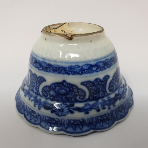 263 - An 18th century Chinese blue and white tea bowl, with scalloped border with hand painted and moulded... 
