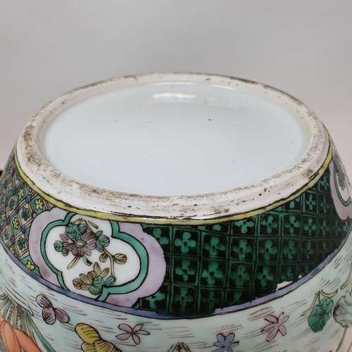 300 - A pair of Chinese famille verte ginger jars and covers, decorated birds, flowers and foliage, 21.5 c... 