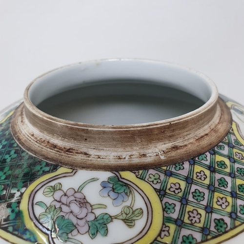 300 - A pair of Chinese famille verte ginger jars and covers, decorated birds, flowers and foliage, 21.5 c... 