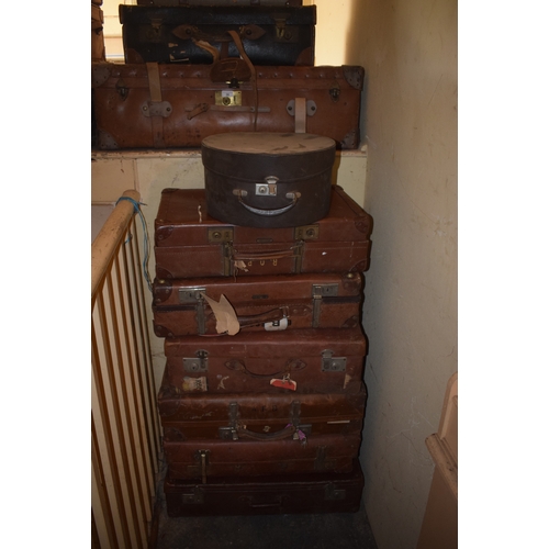 38 - Assorted leather and other travelling cases, and a hatbox, removal cost C