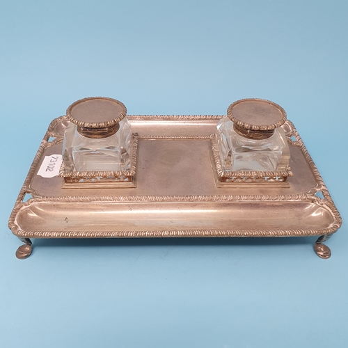 186 - An Edward VII silver inkstand, with a pair of cut glass ink wells with silver tops, London 1905, 18.... 