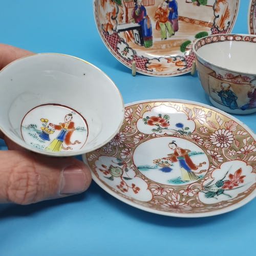 189 - A small group of Chinese export wares, including a pair of tea bowls and saucers, another tea bowl a... 