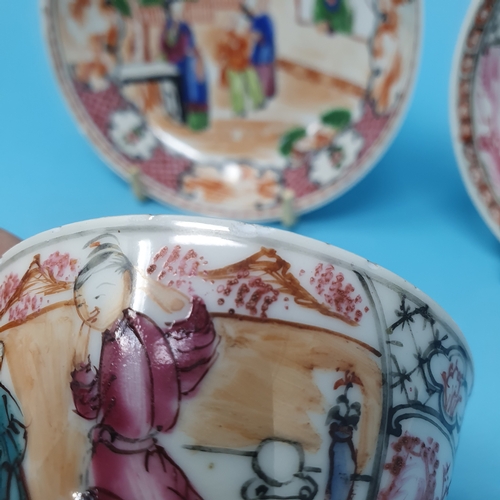 189 - A small group of Chinese export wares, including a pair of tea bowls and saucers, another tea bowl a... 