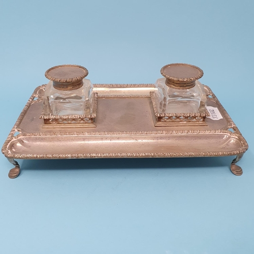 186 - An Edward VII silver inkstand, with a pair of cut glass ink wells with silver tops, London 1905, 18.... 