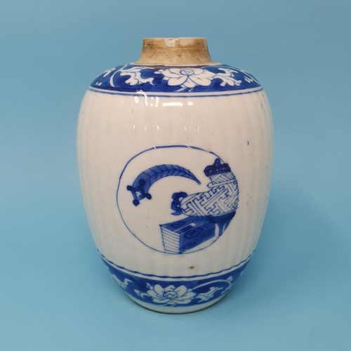 283 - A Chinese blue and white ginger jar, 14 cm high, removal cost A