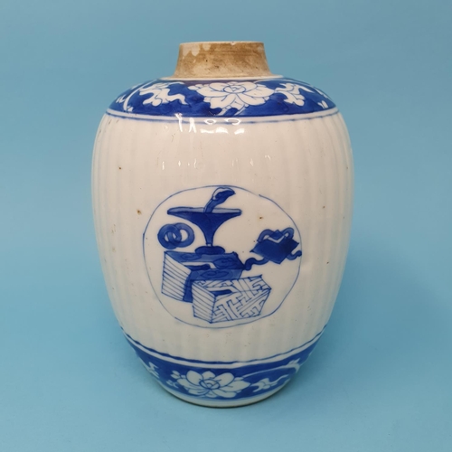 283 - A Chinese blue and white ginger jar, 14 cm high, removal cost A