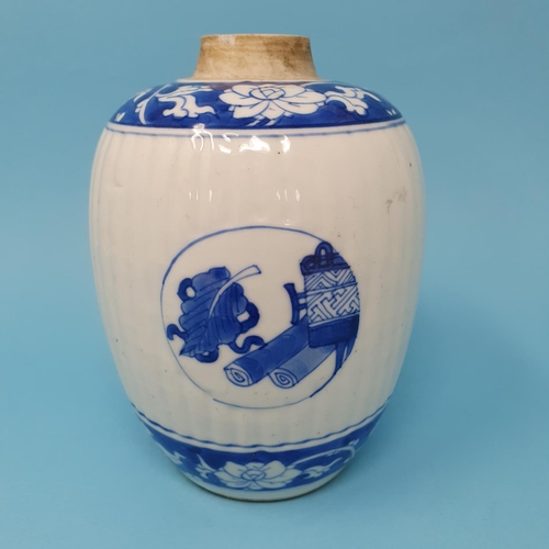 283 - A Chinese blue and white ginger jar, 14 cm high, removal cost A