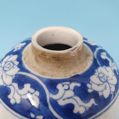 283 - A Chinese blue and white ginger jar, 14 cm high, removal cost A