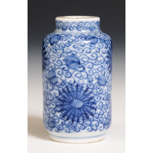 285 - A Chinese blue and white snuff bottle, four character mark to base, 5 cm high