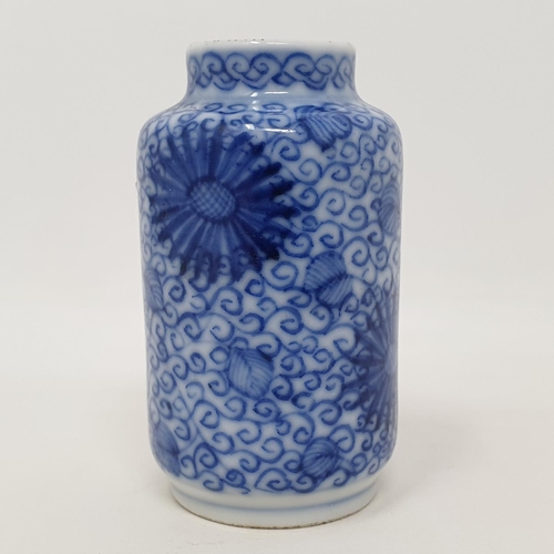 285 - A Chinese blue and white snuff bottle, four character mark to base, 5 cm high