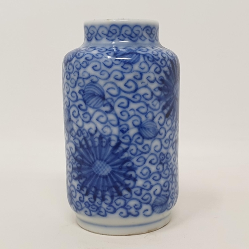 285 - A Chinese blue and white snuff bottle, four character mark to base, 5 cm high