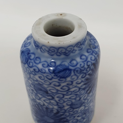 285 - A Chinese blue and white snuff bottle, four character mark to base, 5 cm high