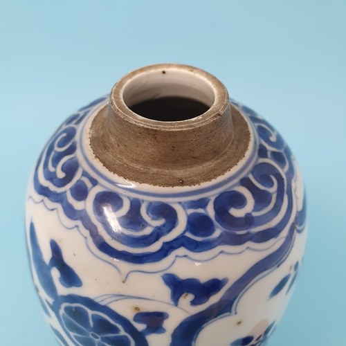 288 - A Chinese blue and white vase, decorated flowers, 20 cm high, removal cost A