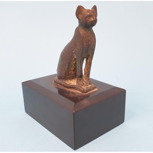 292 - A bronze Egyptian style cat, 6 cm high, on marble base