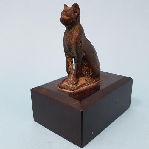 292 - A bronze Egyptian style cat, 6 cm high, on marble base