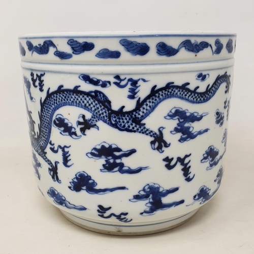 302 - A Chinese blue and white jardiniere, decorated dragons chasing a flaming pearl, 14 cm high, removal ... 